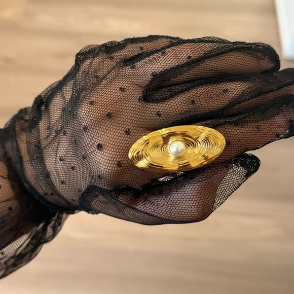 ✨ Gold Statement Ring with Pearl Accent ✨ - Picture 10 of 12